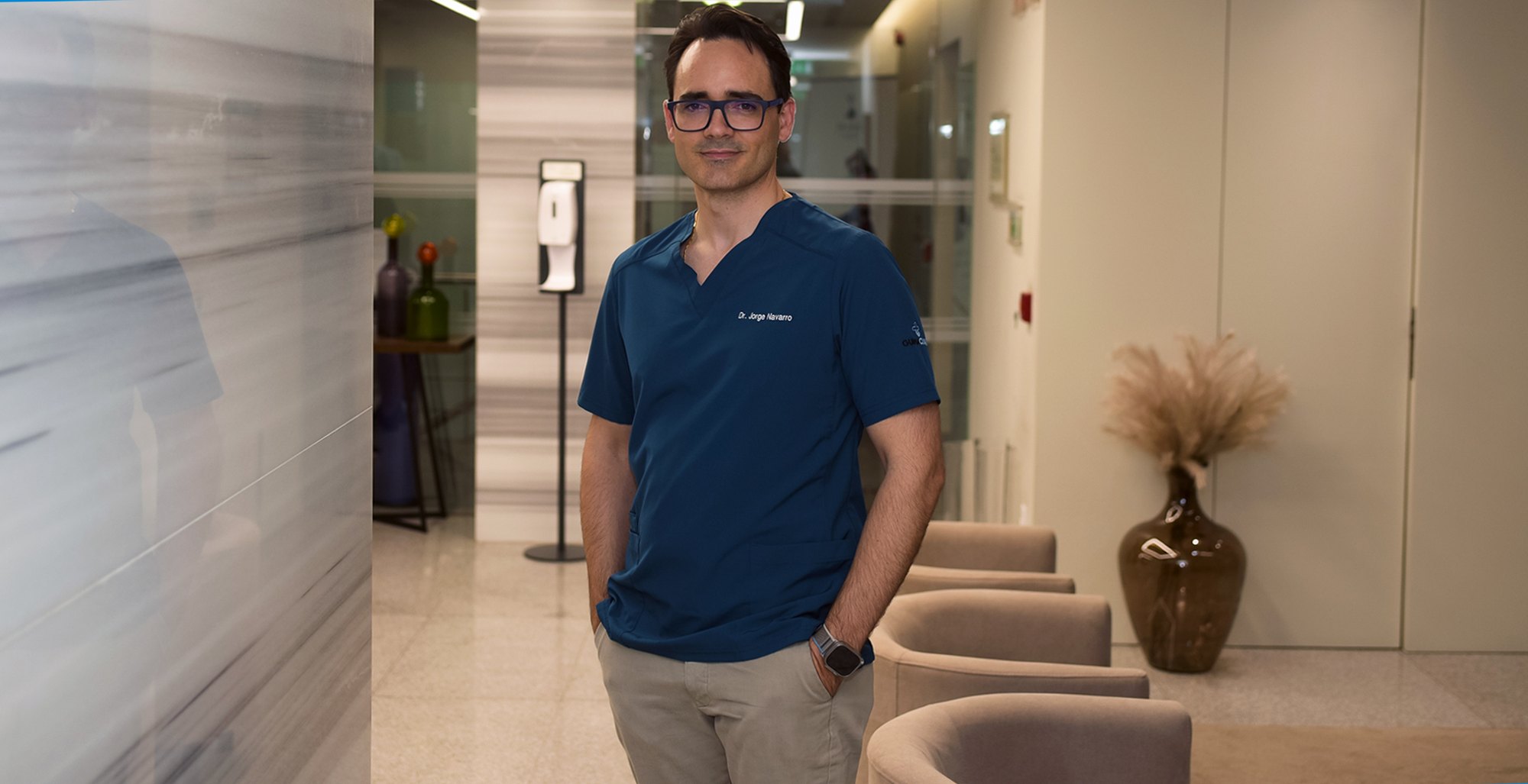 Dr. Jorge Navarro na clínica